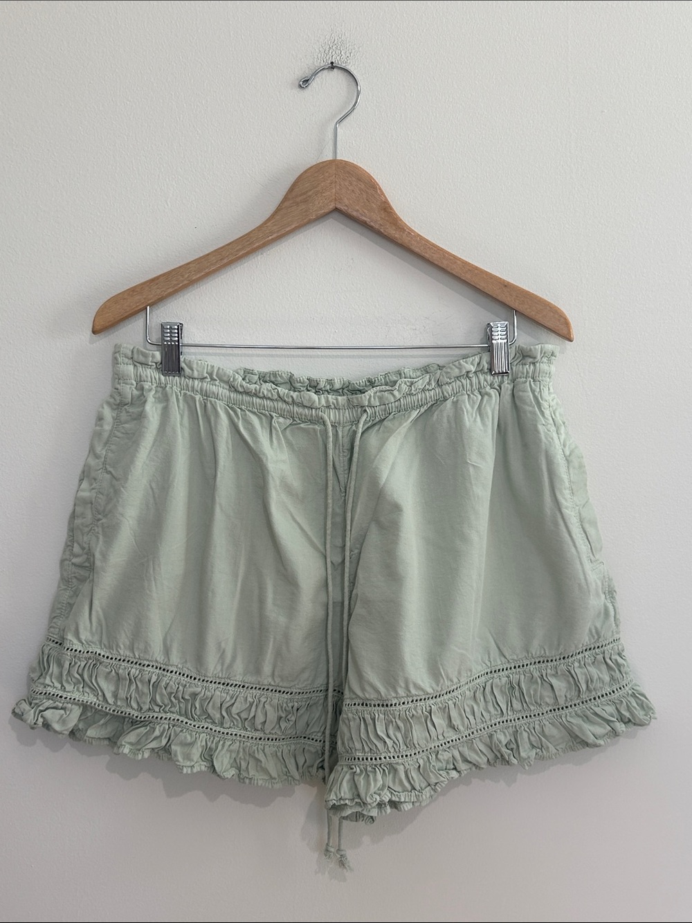 Free People Cambridge Pull On ShortsSage Green Size Large EUC - Picture 3 of 6